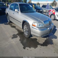 2005 Lincoln Town Car Signature Limited