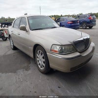 2011 Lincoln Town Car Signature Limited