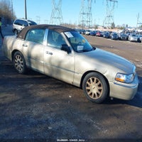 2006 Lincoln Town Car Signature Limited