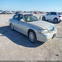 2005 Lincoln Town Car Signature