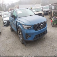 2023 Volvo Xc40 B5 Plus Dark Theme
