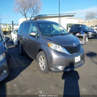 2014 Toyota Sienna Le V6 8 Passenger
