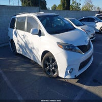 2017 Toyota Sienna Se Premium 8 Passenger