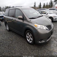 2014 Toyota Sienna Le V6 8 Passenger