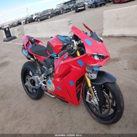 2025 Ducati Panigale V4/V4S
