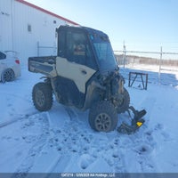 2023 Can-Am Defender Limited Cab Hd10