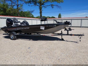 2024 TRACKER MARINE 18'