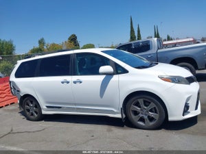 2018 TOYOTA SIENNA SE 8 PASSENGER