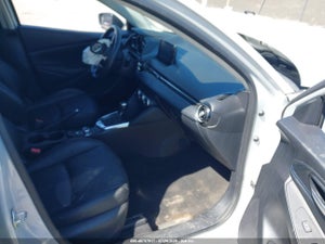 2019 TOYOTA YARIS XLE
