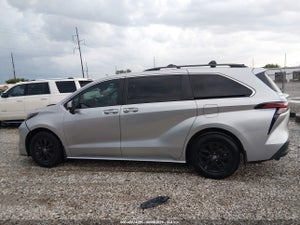 2022 TOYOTA SIENNA XLE