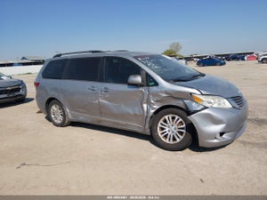 2017 TOYOTA SIENNA XLE 8 PASSENGER