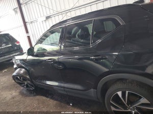 2022 VOLVO XC40 T4 R-DESIGN