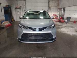 2025 TOYOTA SIENNA LE