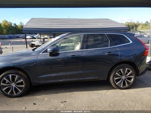 2022 VOLVO XC60 B5 MOMENTUM