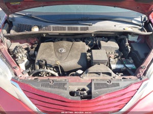 2017 TOYOTA SIENNA LE 8 PASSENGER
