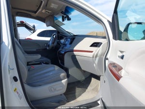 2011 TOYOTA SIENNA LIMITED