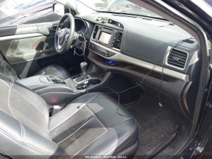 2017 TOYOTA HIGHLANDER LE