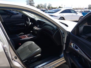 2011 INFINITI M37