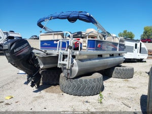 2016 SUNTRACKER PONTOON