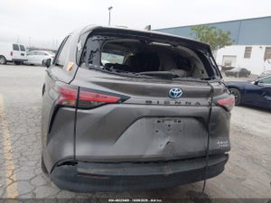 2022 TOYOTA SIENNA LE