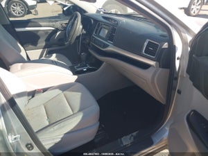 2017 TOYOTA HIGHLANDER LE