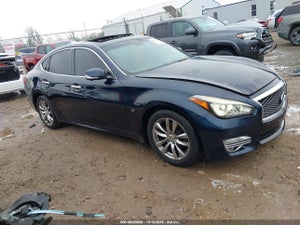 2017 INFINITI Q70 3.7