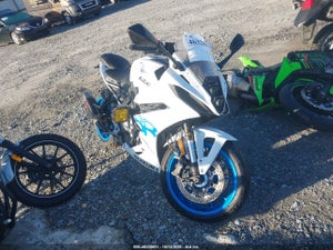 2026 SUZUKI GSX800 F