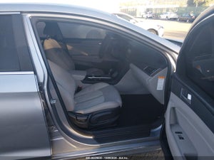 2017 HYUNDAI SONATA HYBRID SE