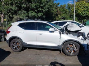 2023 VOLVO XC40 B5 PLUS BRIGHT THEME