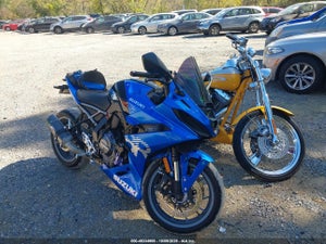 2025 SUZUKI GSX800 F