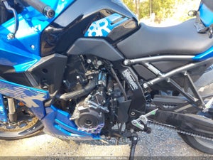 2025 SUZUKI GSX800 F