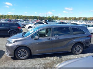 2021 TOYOTA SIENNA LE