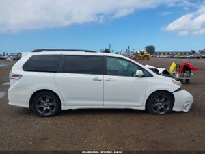 2016 TOYOTA SIENNA SE 8 PASSENGER