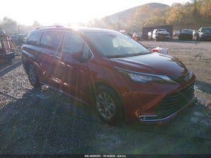2023 TOYOTA SIENNA XLE