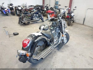 2018 SUZUKI VL800