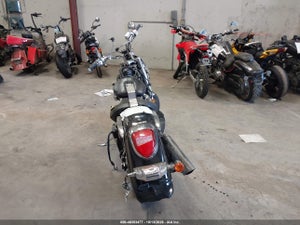 2018 SUZUKI VL800