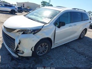2021 TOYOTA SIENNA XLE