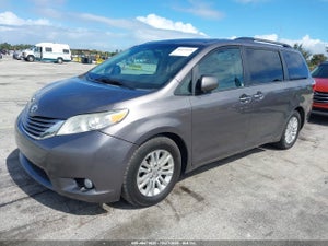2016 TOYOTA SIENNA XLE PREMIUM 8 PASSENGER