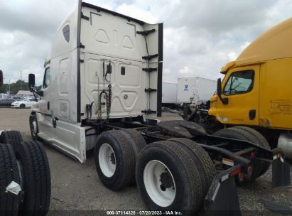 2016 FREIGHTLINER CASCADIA 125 White  Diesel 3AKJGLD58GSHM0122 photo #4