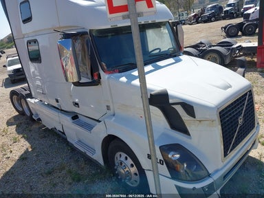 2015 VOLVO VN VNL White  Diesel 4V4NC9EJXFN190019 photo #1