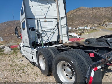 2015 VOLVO VN VNL White  Diesel 4V4NC9EJXFN190019 photo #4