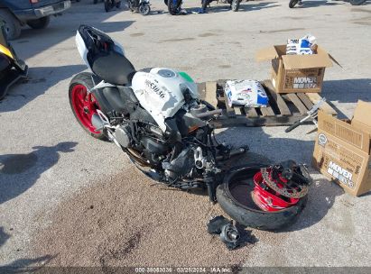 2021 DUCATI PANIGALE V2 White  Gasoline ZDMHAATW3MB002992 photo #1