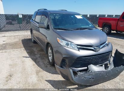 2018 TOYOTA SIENNA LE 8 PASSENGER Gray  Gasoline 5TDKZ3DC6JS914031 photo #1