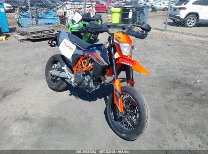 2022 KTM 690 SMC R Orange  Gasoline VBKLSV402NM736077 photo #1