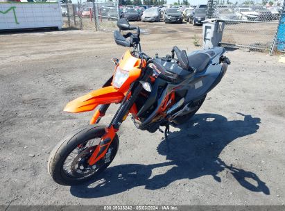 2022 KTM 690 SMC R Orange  Gasoline VBKLSV402NM736077 photo #3