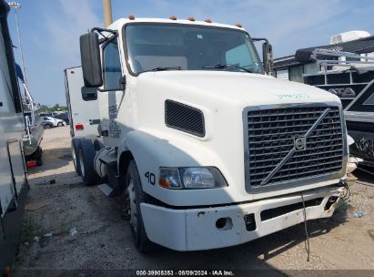 2008 VOLVO VN VNM White  Diesel 4V4MC9DFX8N487688 photo #1