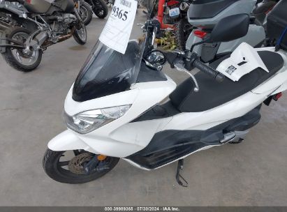 2017 HONDA PCX 150 White  Gasoline RLHKF1809HY201040 photo #3