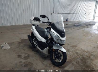 2015 HONDA PCX 150 White  Gasoline RLHKF1809FY000669 photo #1