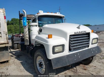 2001 MACK 600 RD600 White  Diesel 1M2P267C91M059243 photo #1