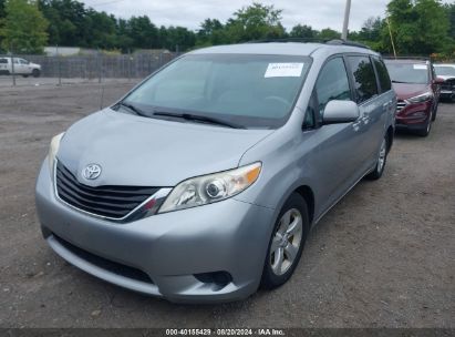 2011 TOYOTA SIENNA LE V6/LE V6 AUTO ACCESS SEAT Silver  Gasoline 5TDKK3DC5BS121955 photo #3